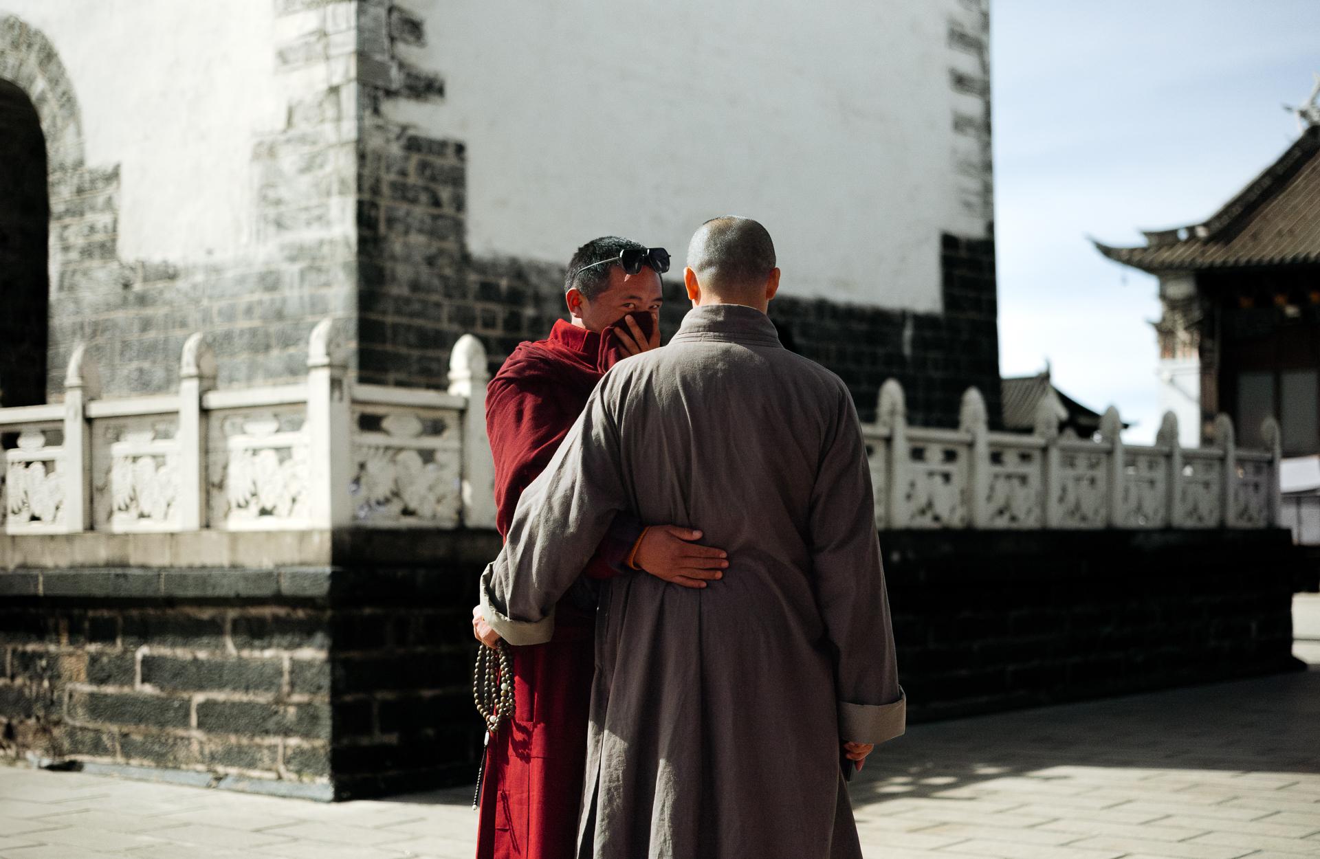 6_Embracing Buddha
